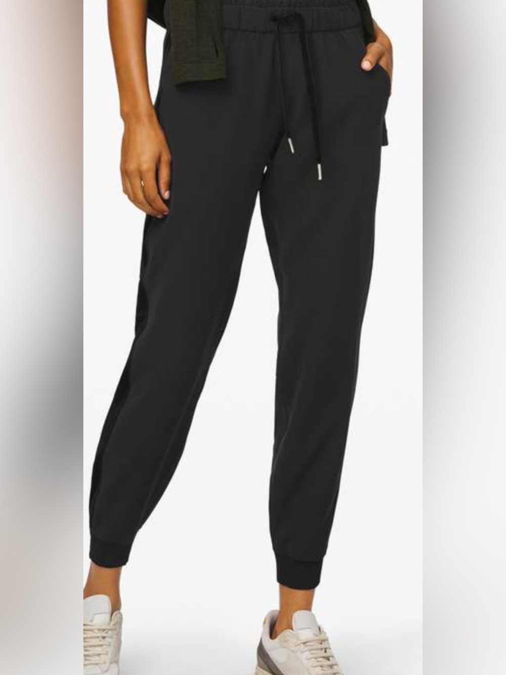 Lululemon On the Fly Jogger
*Velvet Trim
Black / Black W5CMTS